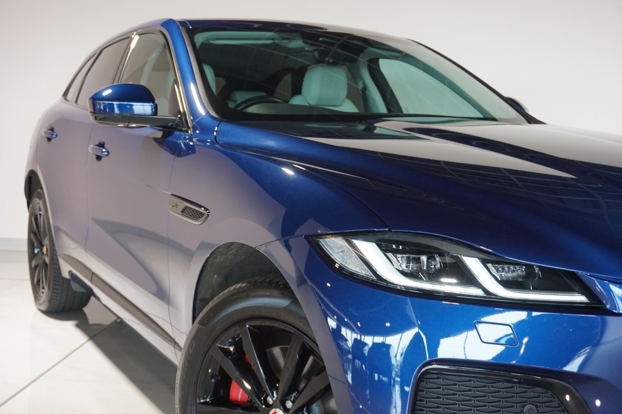 Jaguar F-PACE 3.0 D300 MHEV R-Dynamic SE SUV 5dr Diesel Auto AWD Euro 6 (s/s) (300 ps)
